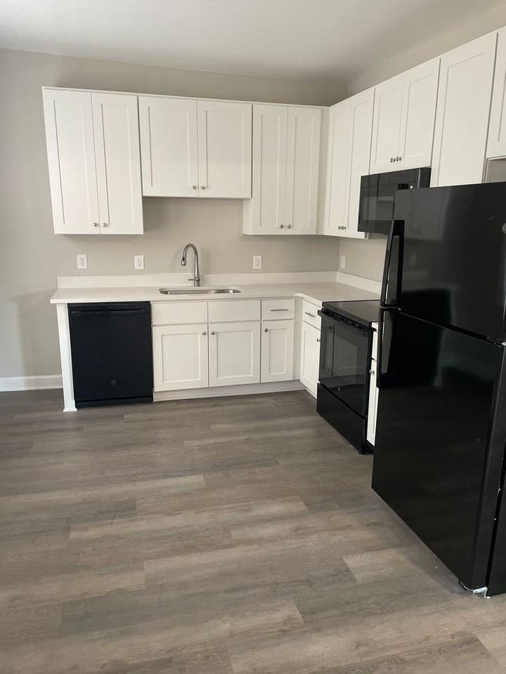 2412 Ne Cleveland Ave - Photo 3 of 11