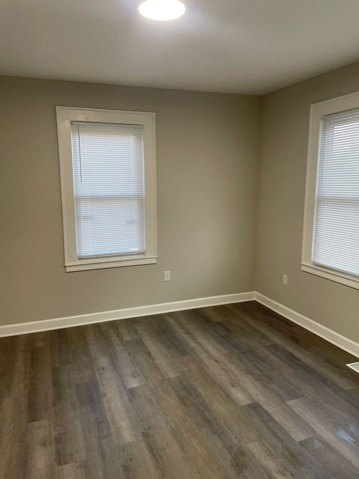 2412 Ne Cleveland Ave - Photo 5 of 11