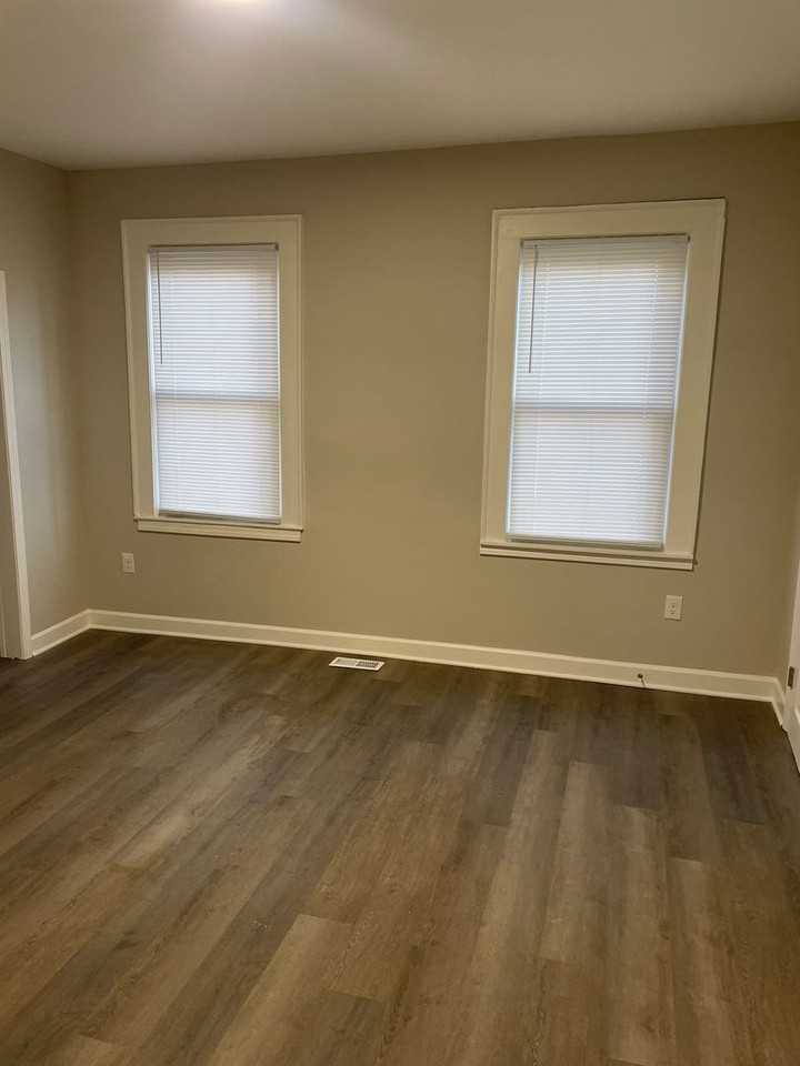 2412 Ne Cleveland Ave - Photo 6 of 11