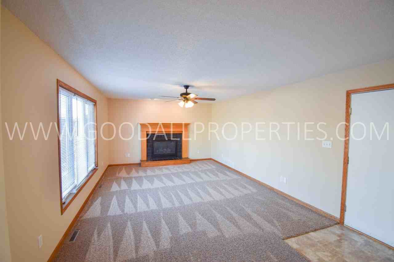 1145 Se Indigo Ln - Photo 2 of 14