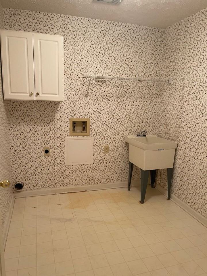 624 West Ln - Photo 5 of 19