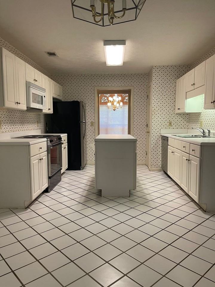 624 West Ln - Photo 7 of 19