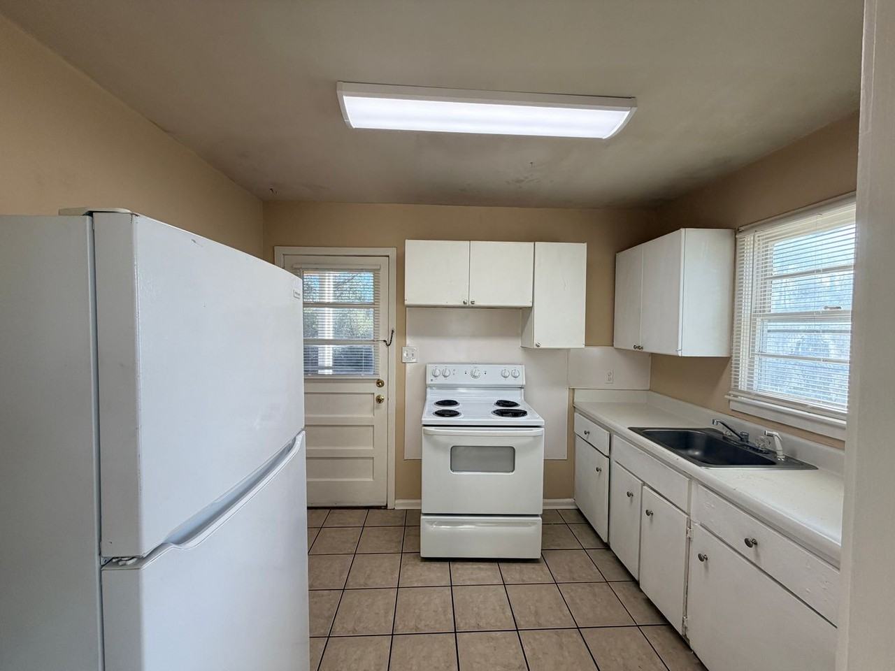 407 Canna Dr - Photo 5 of 21