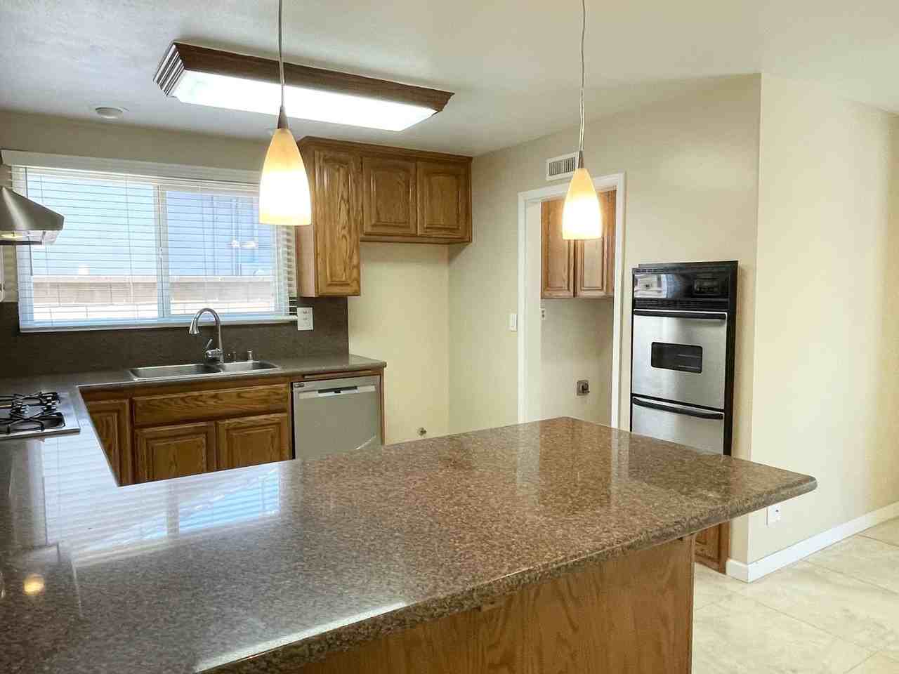23370 Schoolcraft St - Photo 7 of 34