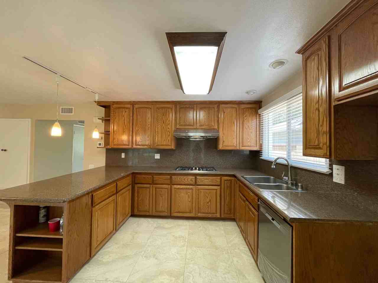 23370 Schoolcraft St - Photo 6 of 34