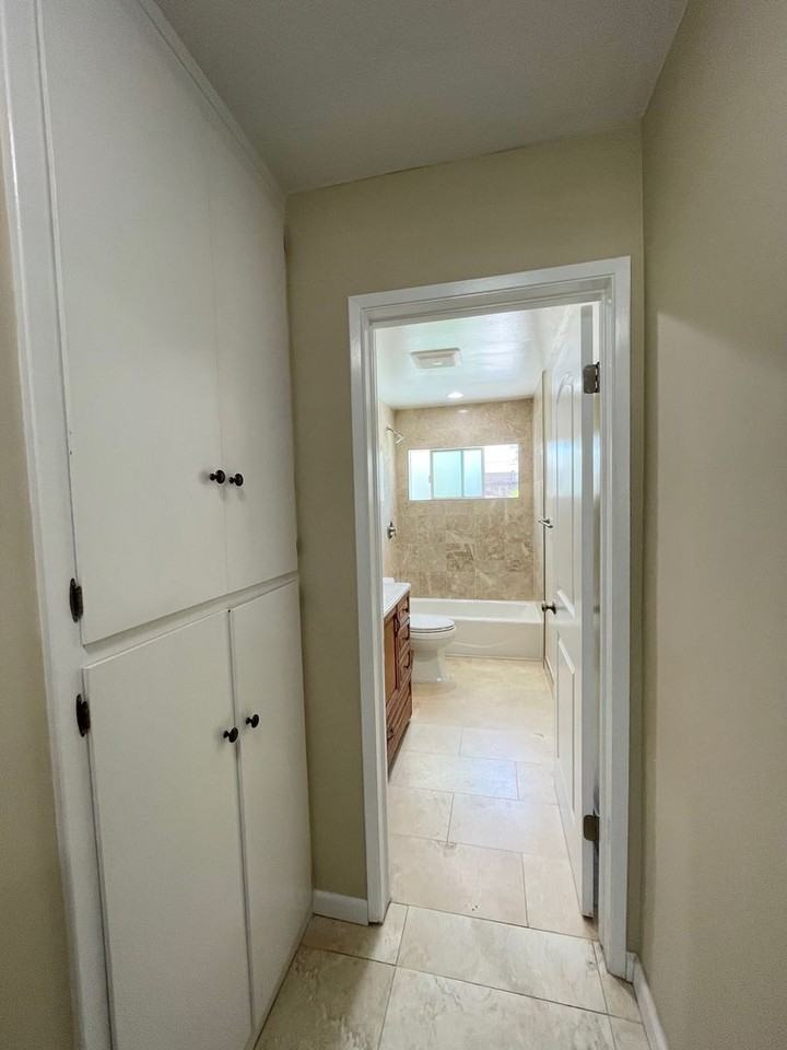 23370 Schoolcraft St - Photo 3 of 34