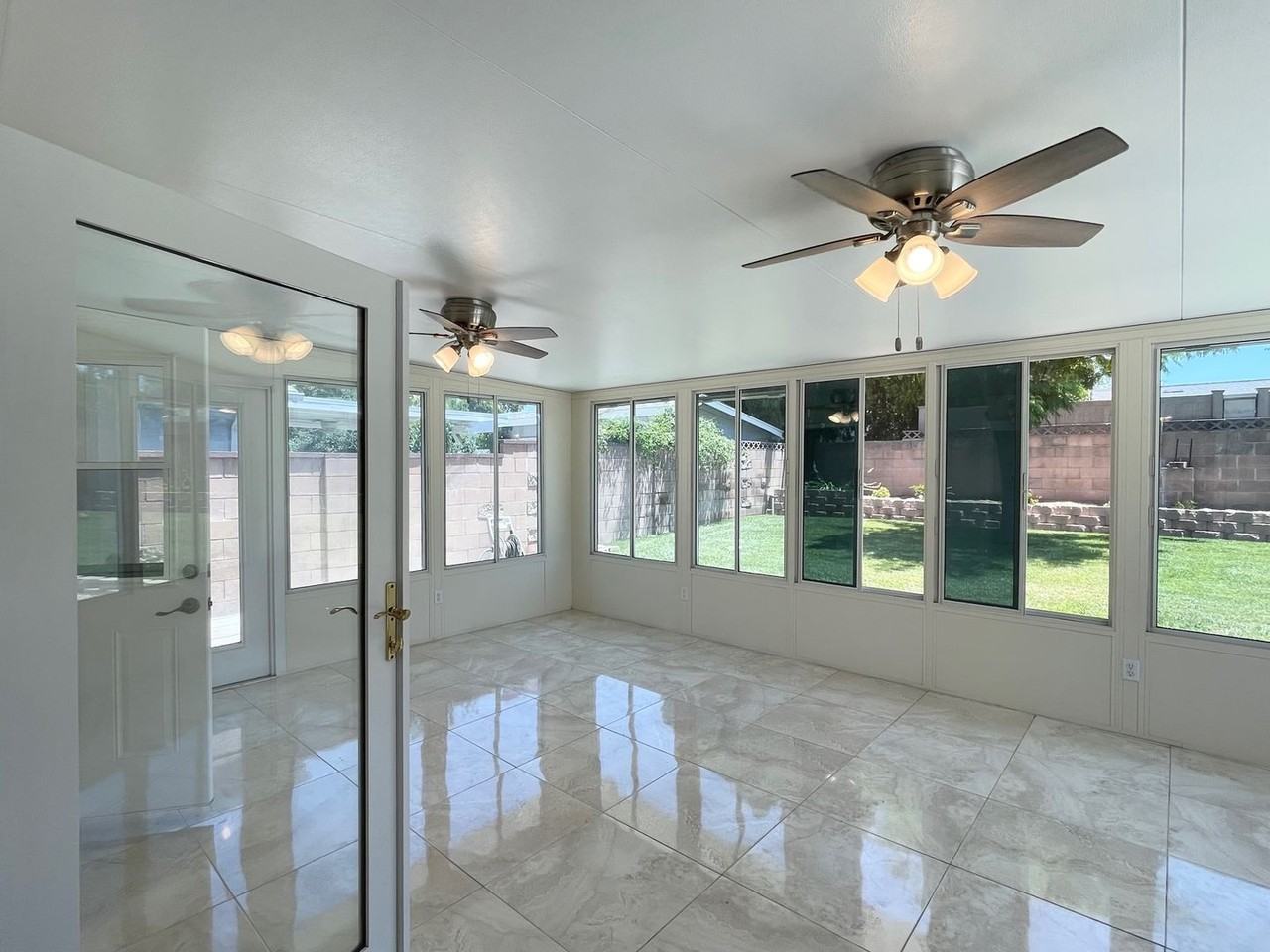 23370 Schoolcraft St - Photo 7 of 34