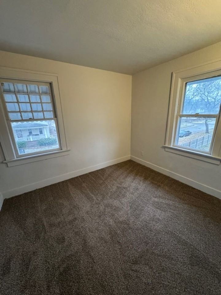 3019 Weisser Park Ave - Photo 5 of 9