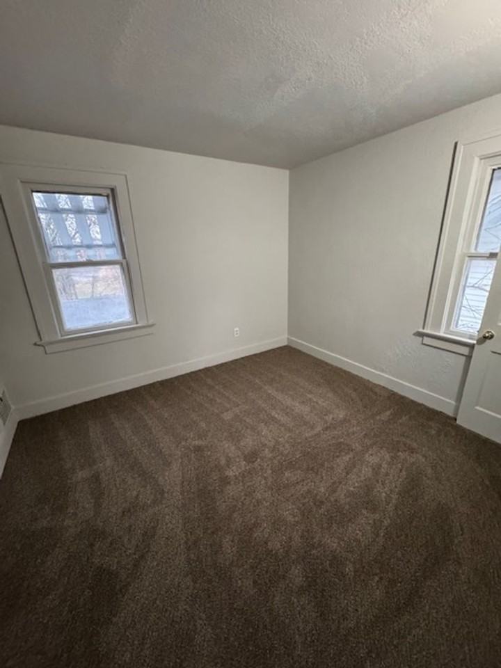 3019 Weisser Park Ave - Photo 7 of 9