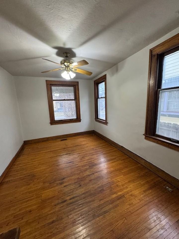 928 Rivermet Ave - Photo 3 of 9