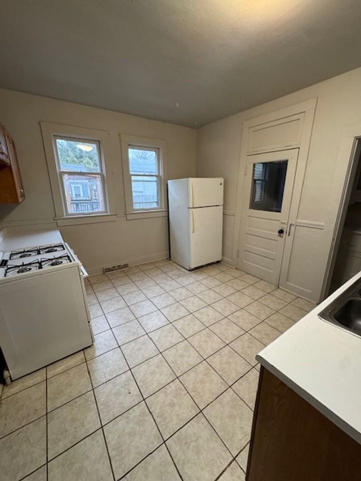 928 Rivermet Ave - Photo 4 of 9