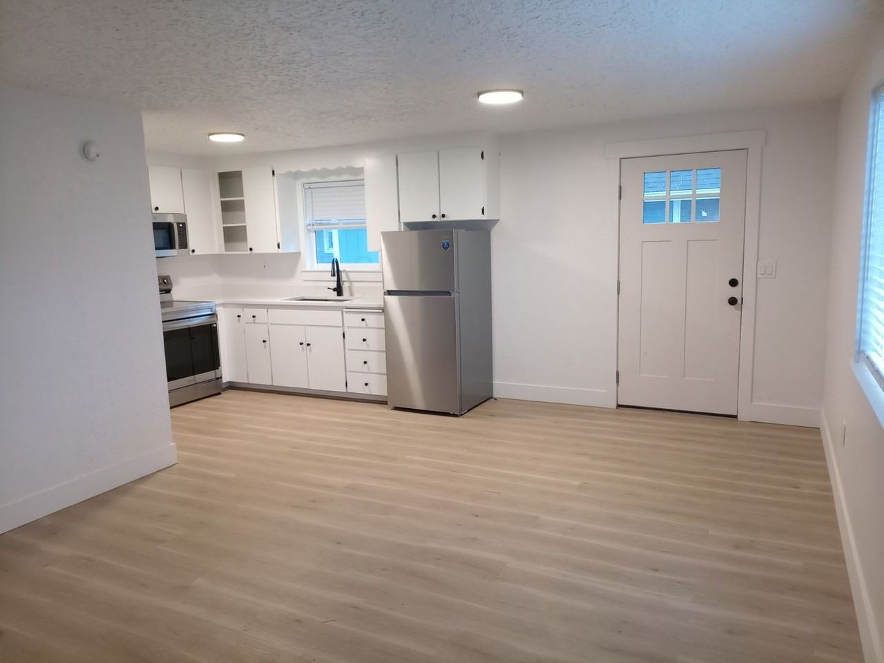 412 Se Oar Ave - Photo 4 of 8