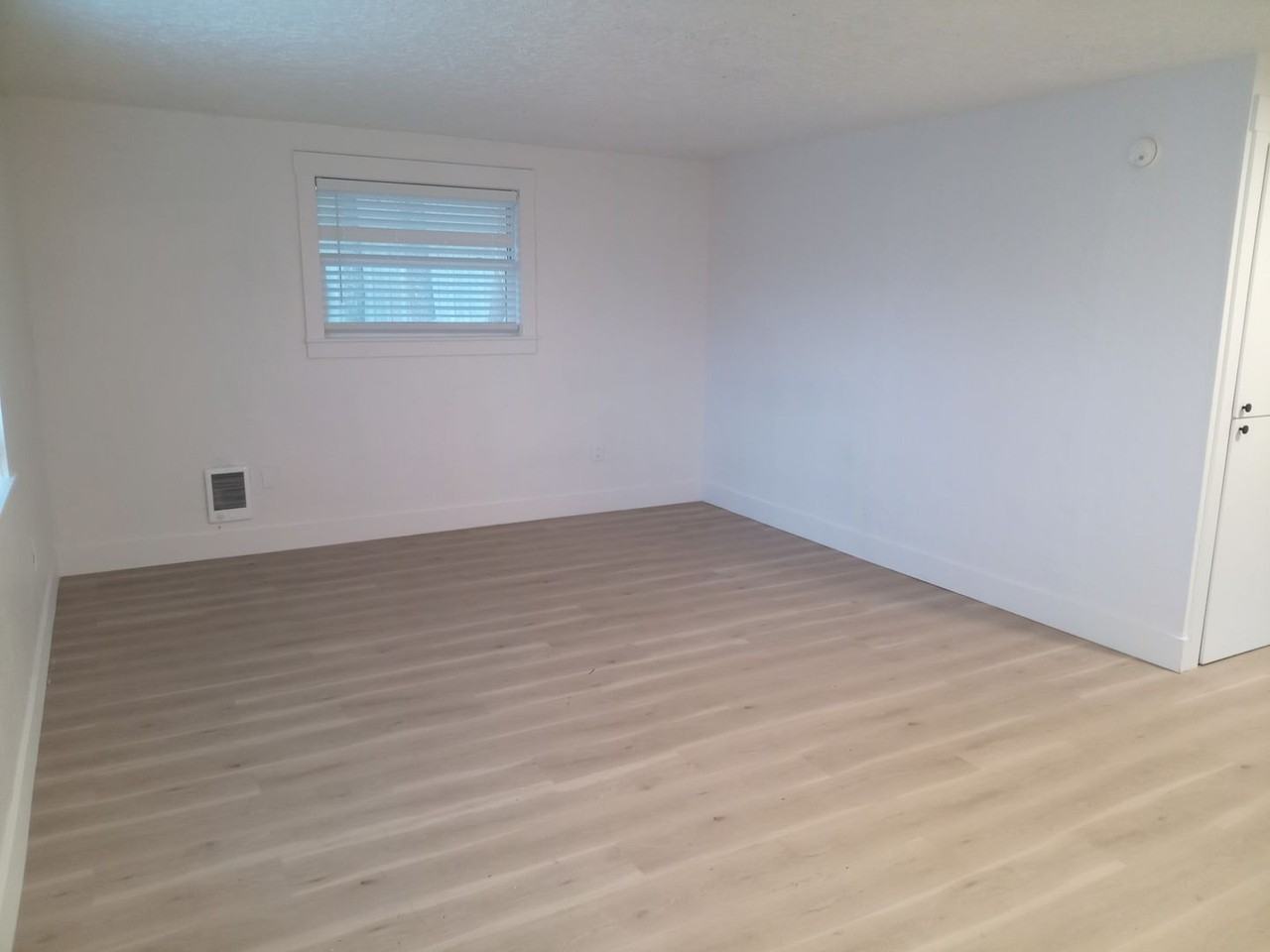 412 Se Oar Ave - Photo 5 of 8