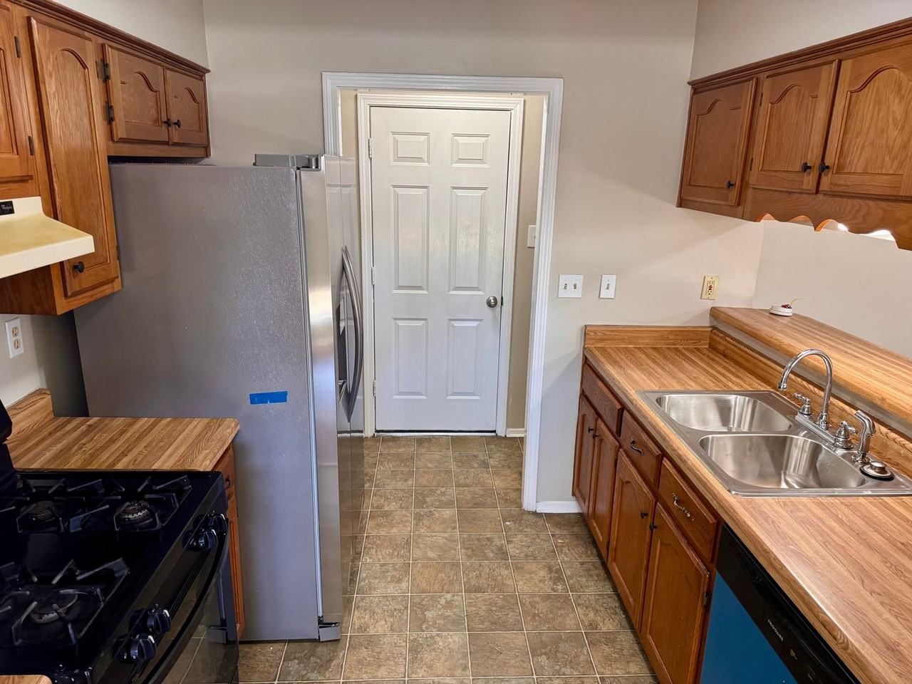 3485 Lakehurst Dr - Photo 2 of 11