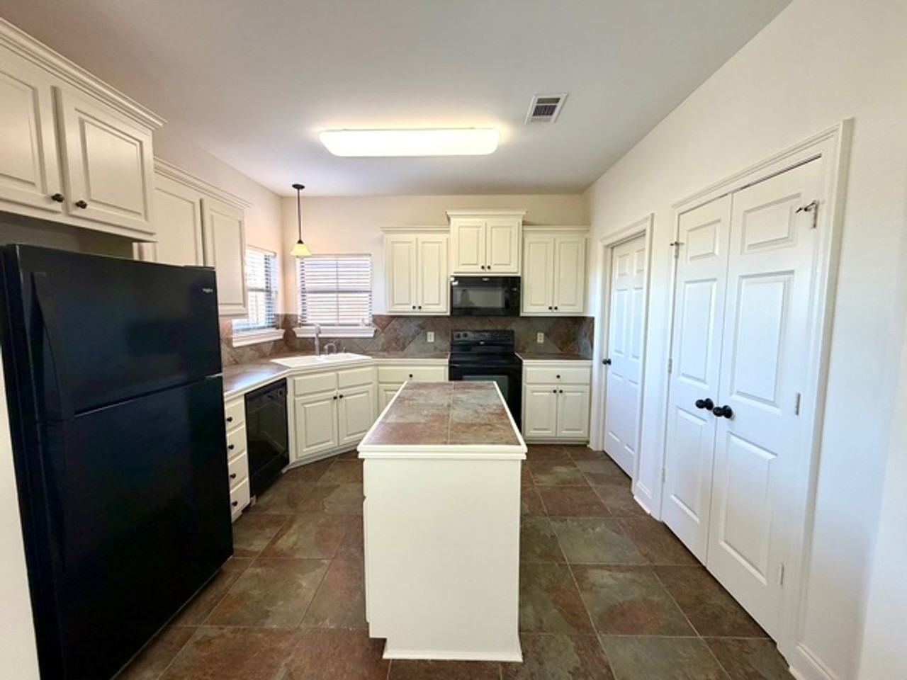 40524 Cross Ridge Ave - Photo 3 of 17