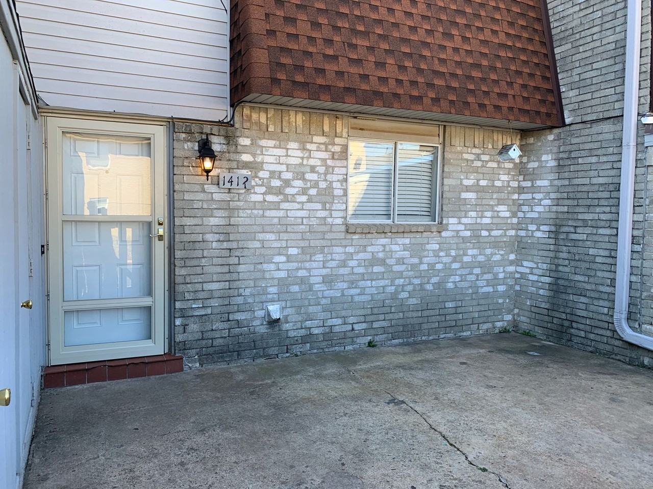 1412 Bill Carrol Dr - Photo 2 of 20