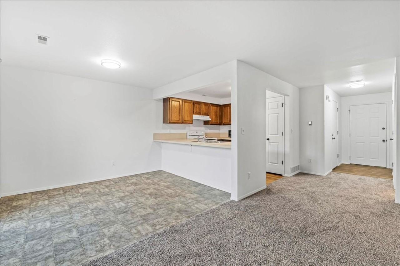 2567 S Sumac Ln - Photo 3 of 21