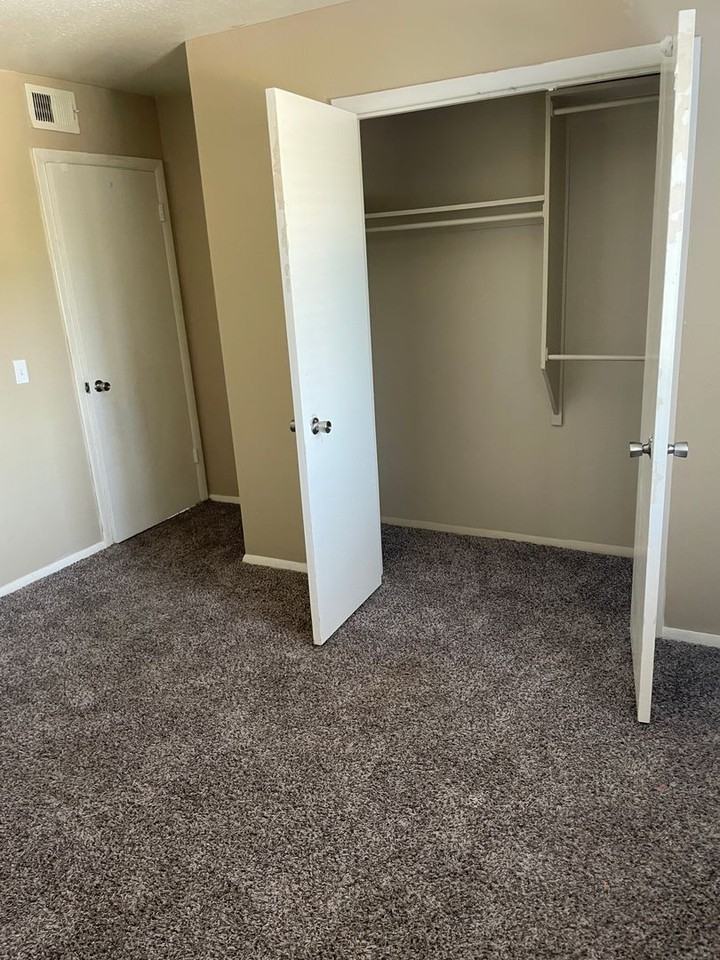 5948 E 33rd Ct - Photo 7 of 8