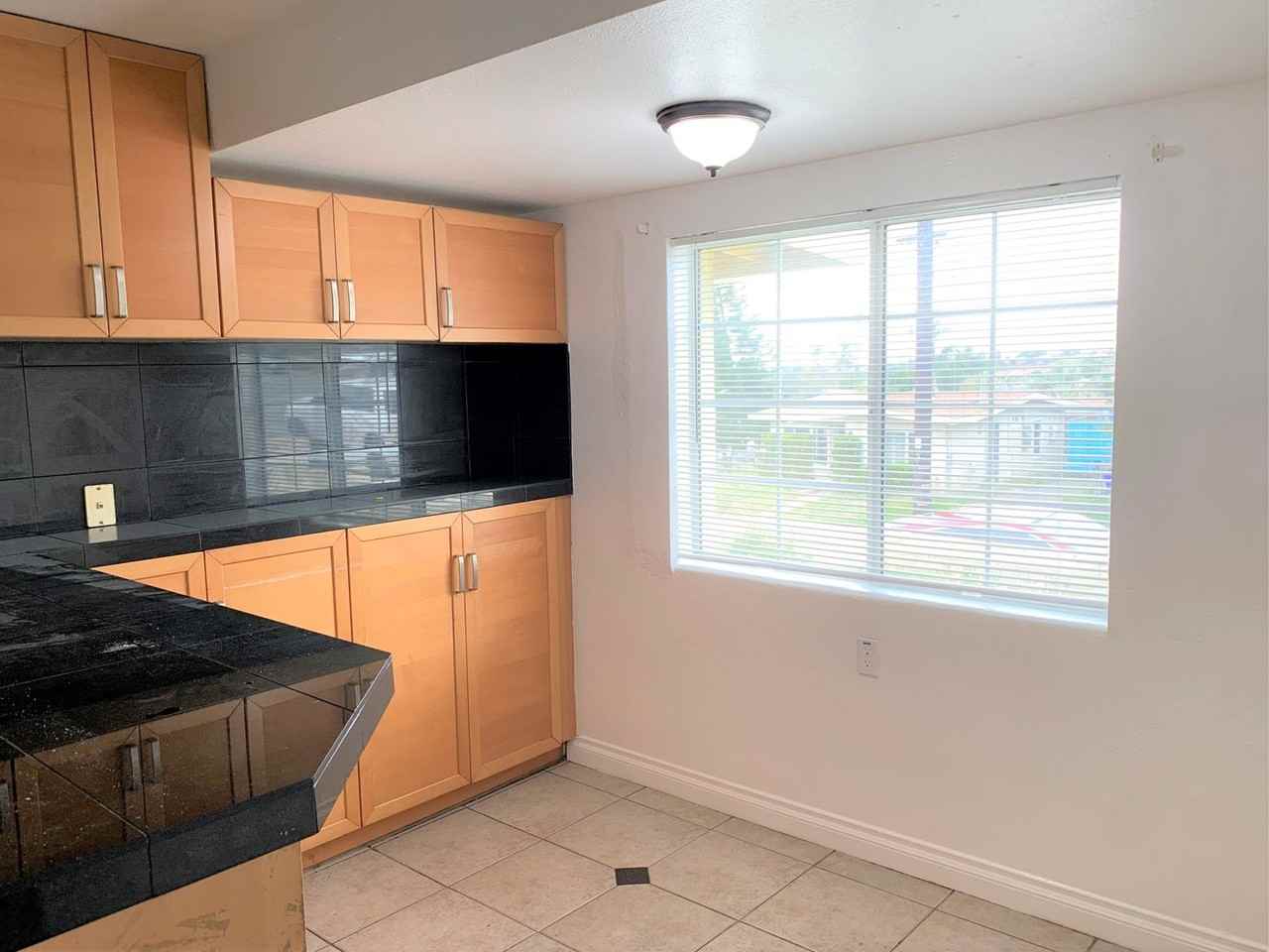 3409 Winlow St - Photo 3 of 15