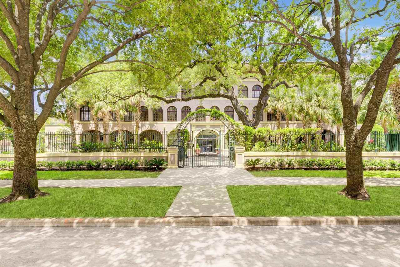 2700 Albany St #2B - Photo 2 of 23