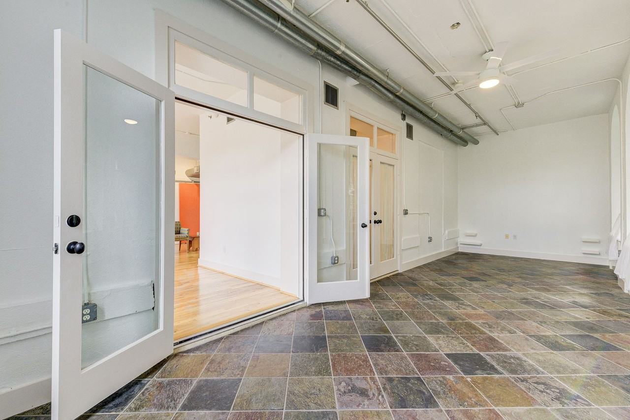 2700 Albany St #2B - Photo 7 of 23