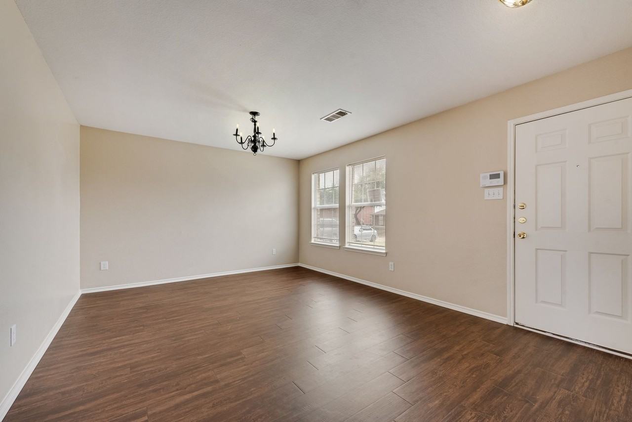 2112 Chisolm Trl - Photo 2 of 18