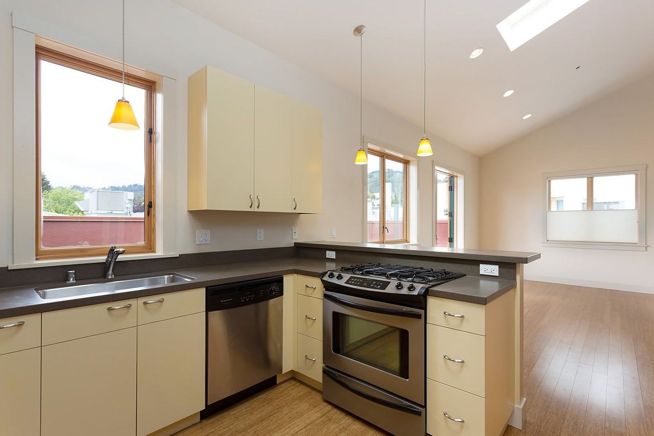 2629 Ashby Ave - Photo 4 of 13