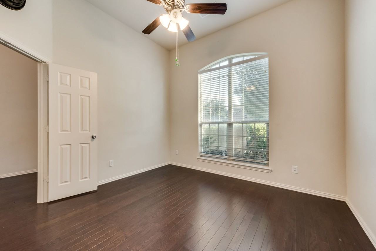 10620 Sexton Dr - Photo 3 of 19