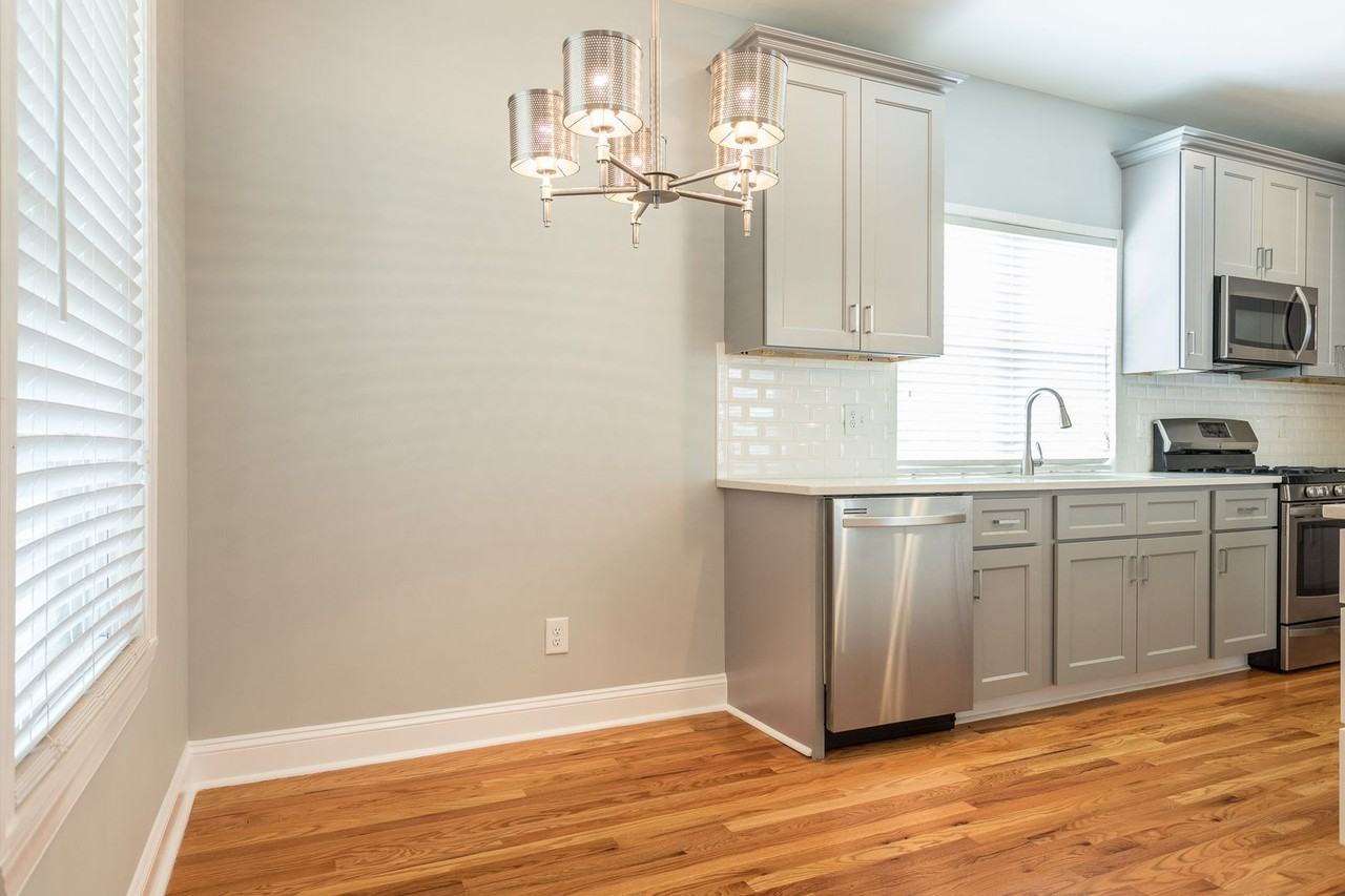 1102 S Bloodworth St - Photo 5 of 19