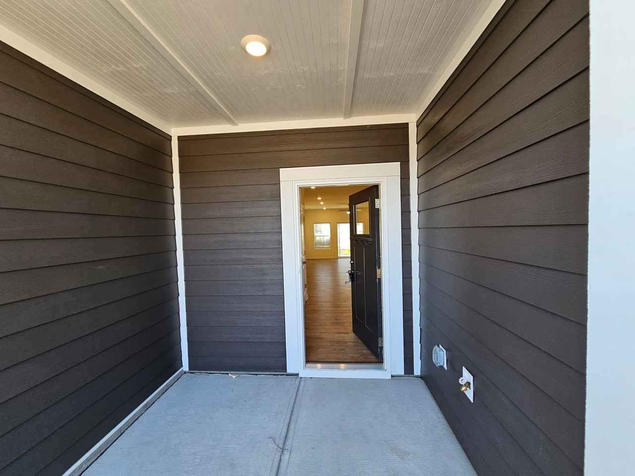 2827 Trinity St - Photo 2 of 50