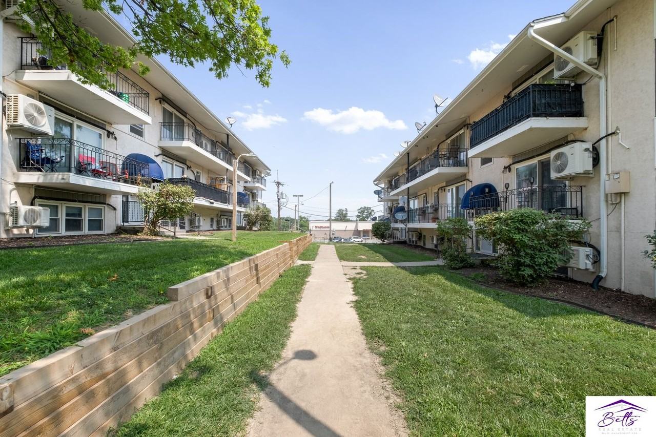 BELLEVUE 36 APARTMENTS - Photo 2 of 10