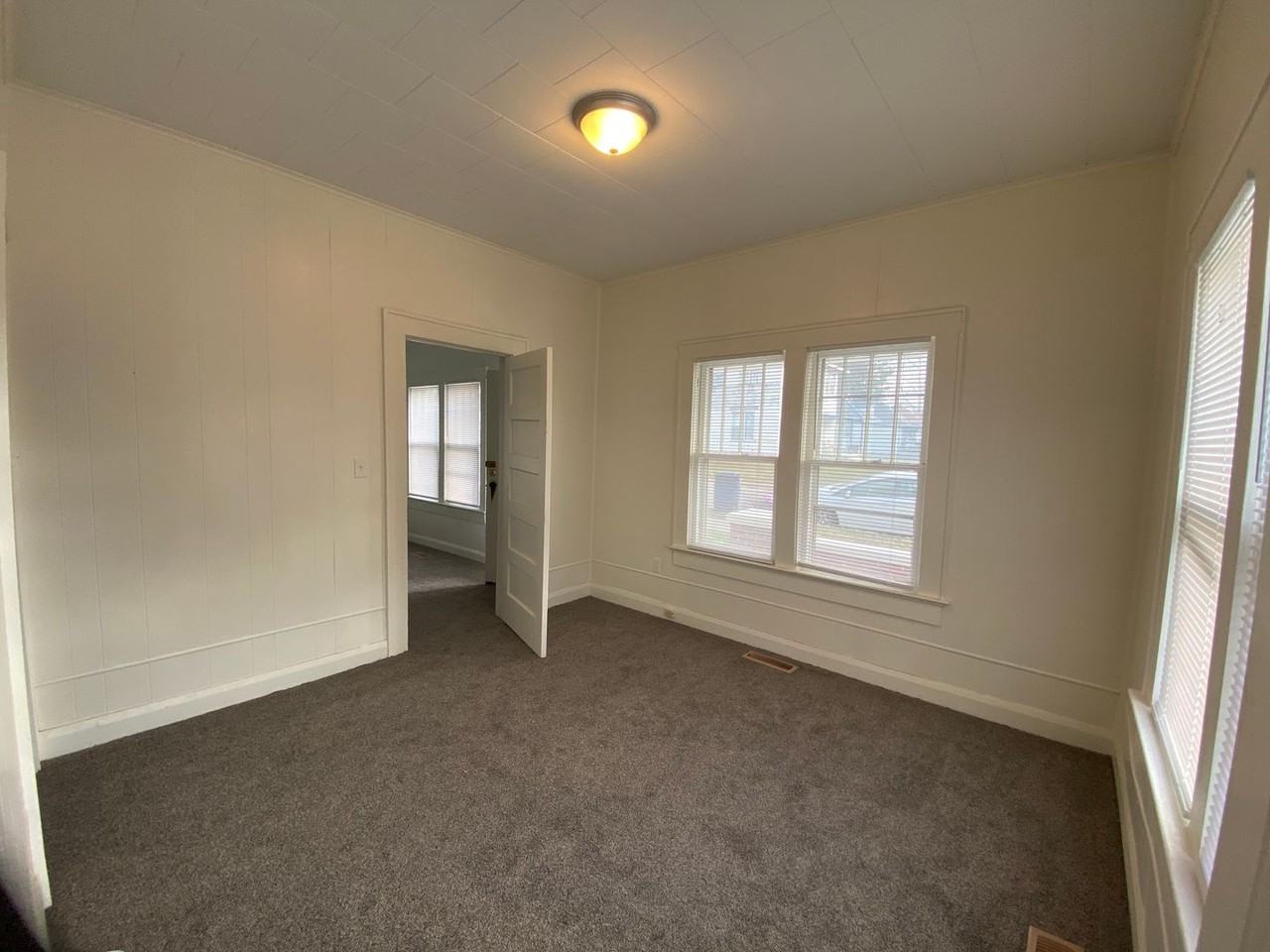 132 N Draper Ave - Photo 4 of 6