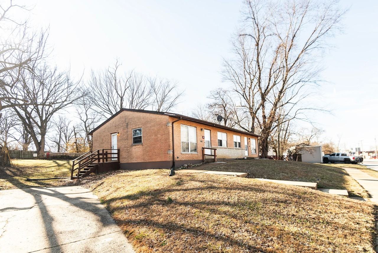 8318 Wabash Ave - Photo 2 of 20