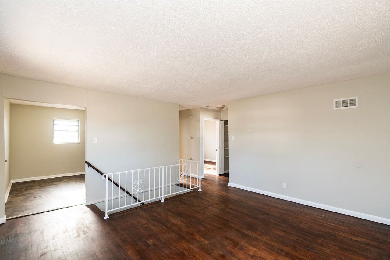 8318 Wabash Ave - Photo 4 of 20