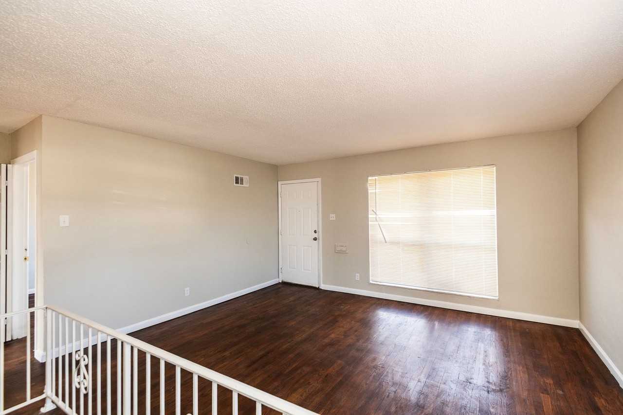 8318 Wabash Ave - Photo 6 of 20