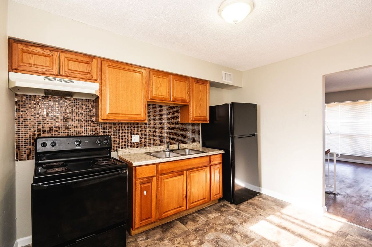 8318 Wabash Ave - Photo 7 of 20