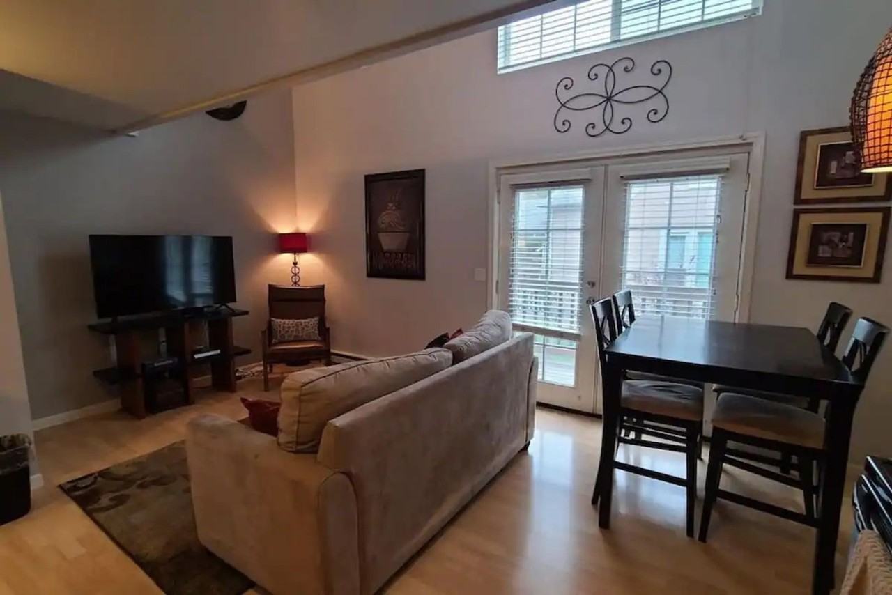 1110 E 8th Ave - Photo 2 of 8