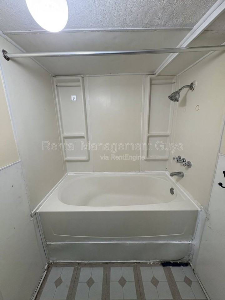 529 Stryker Ave - Photo 3 of 7