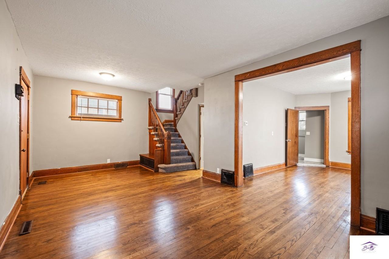 1458 Lothrop St - Photo 3 of 18