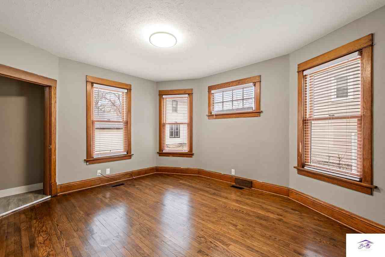 1458 Lothrop St - Photo 6 of 18