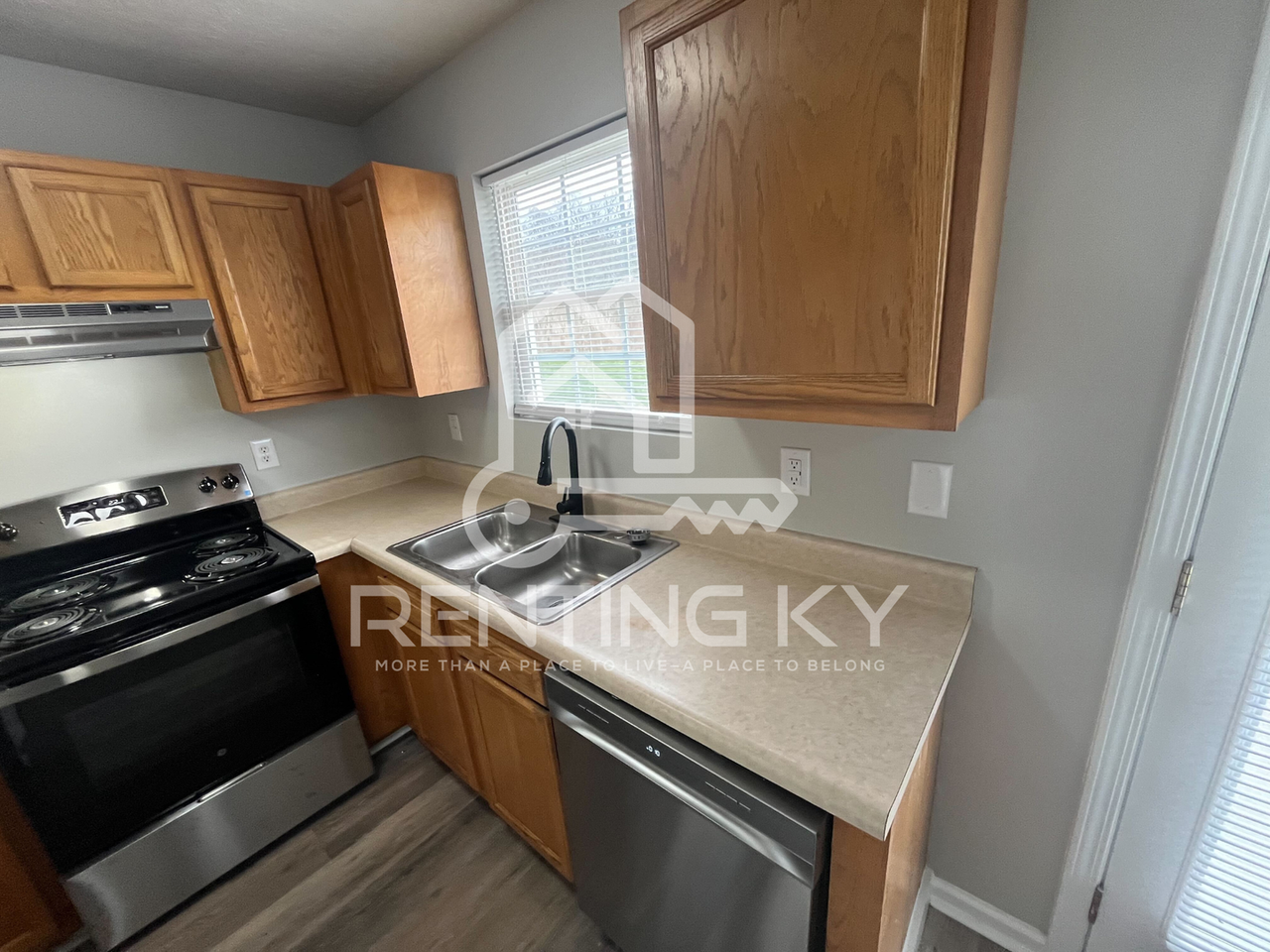 1413 Westwood Dr - Photo 3 of 19