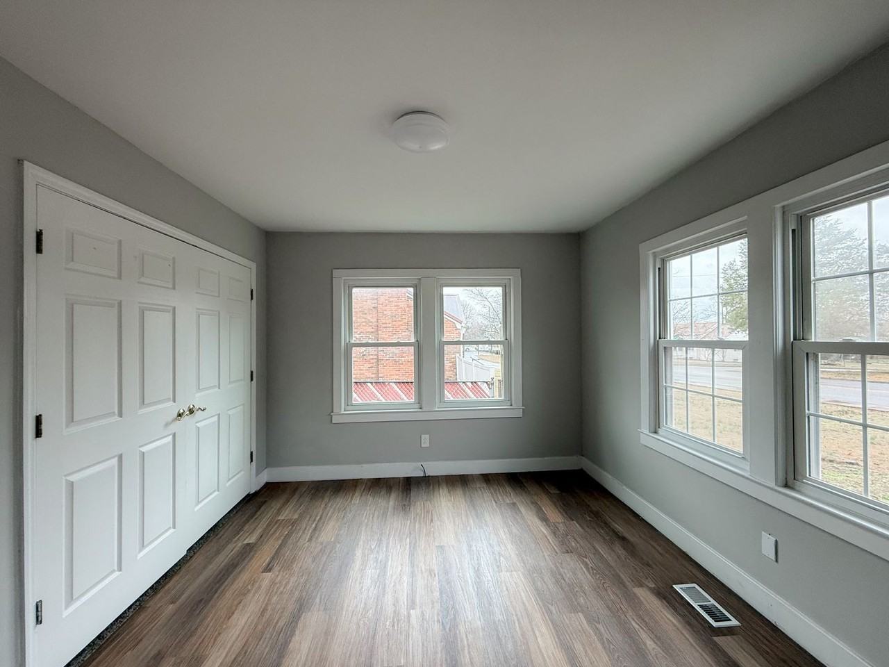 1413 Hadley Ave - Photo 4 of 12