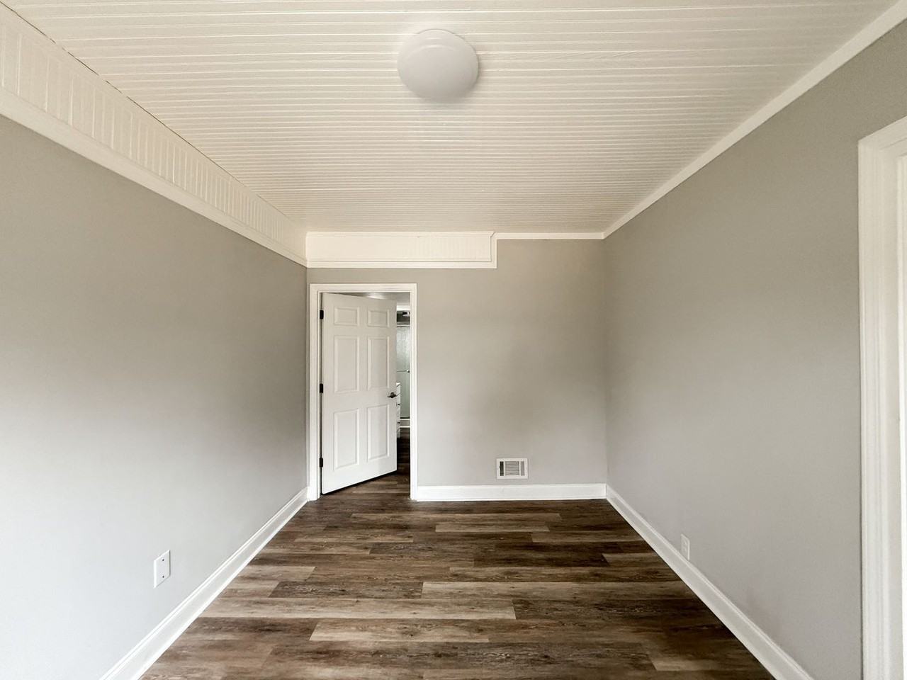 1413 Hadley Ave - Photo 7 of 12