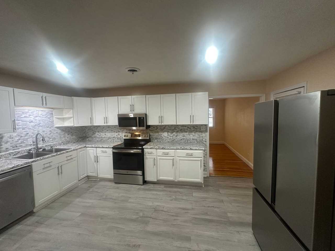 6120 Conaway Dr - Photo 2 of 25