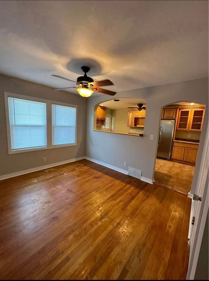 102 S Illinois St - Photo 3 of 7