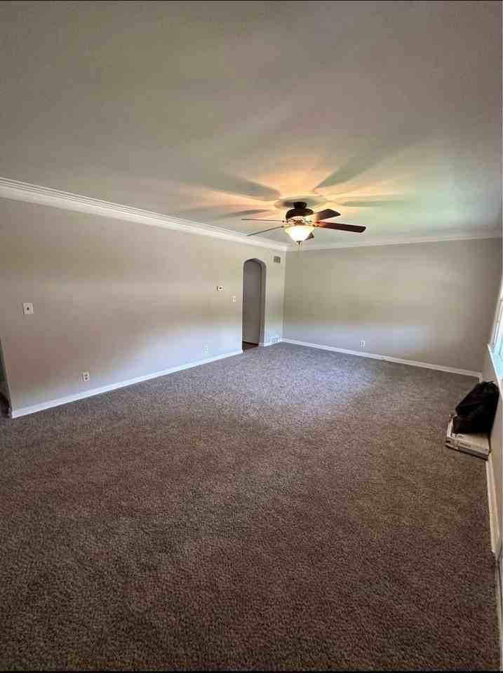 102 S Illinois St - Photo 4 of 7