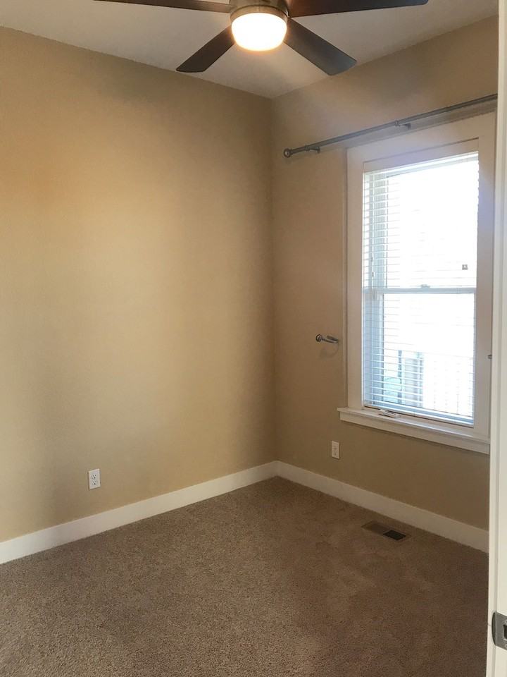 1021 30th St - Photo 6 of 19