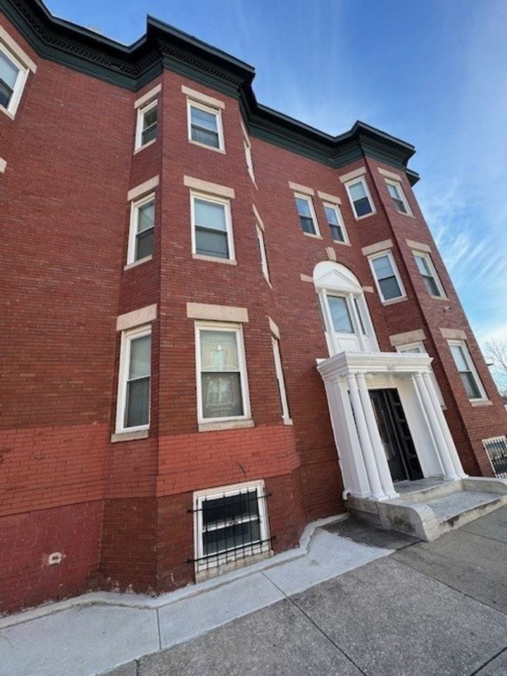 Whitelock Apartments LLC - Photo 2 of 4