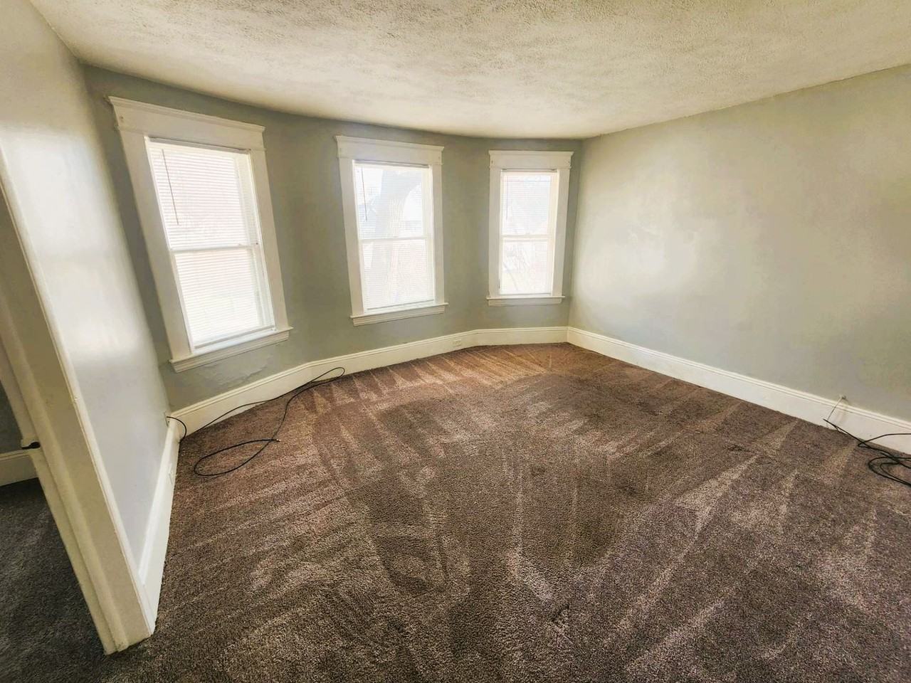 3658 E 54th St - Photo 5 of 11