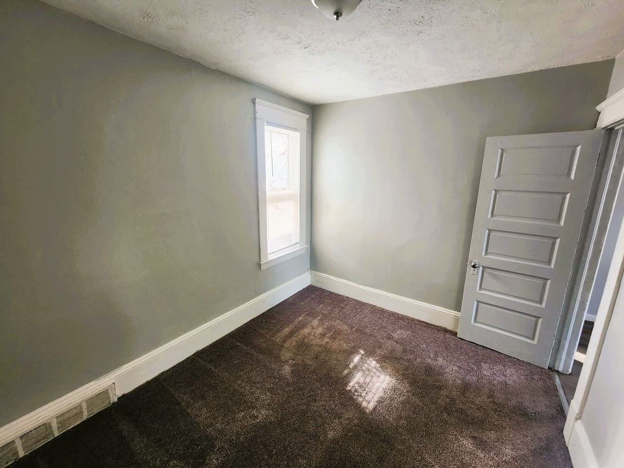 3658 E 54th St - Photo 6 of 11